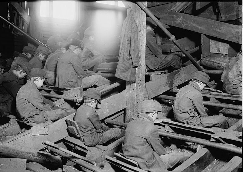Breaker boys sort coal in an anthracite coal breaker near South Pittston, Pennsylvania, 1911.