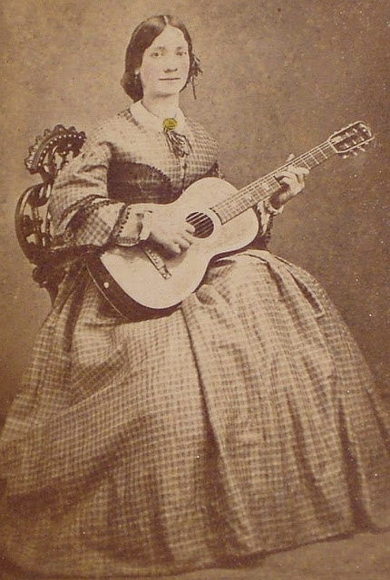 A 1800s guitarist
