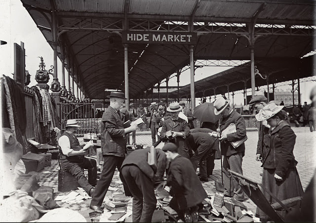 Book sale at Caledonian Roadd Market, ca.1910