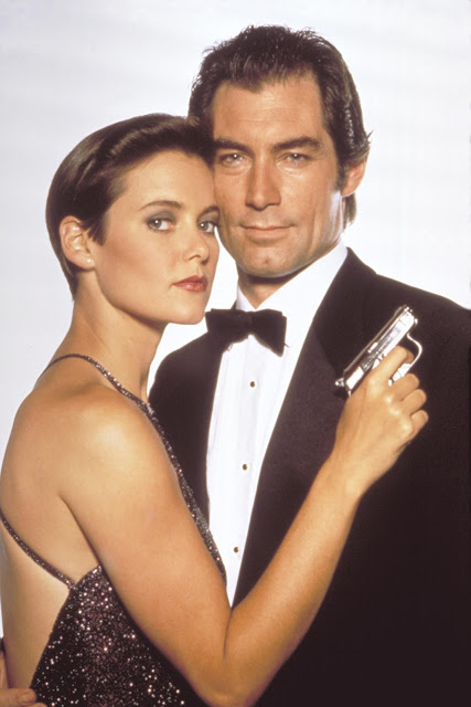 Carey Lowell as Pam Bouvier with Timothy Dalton as Bond in Licence to Kill