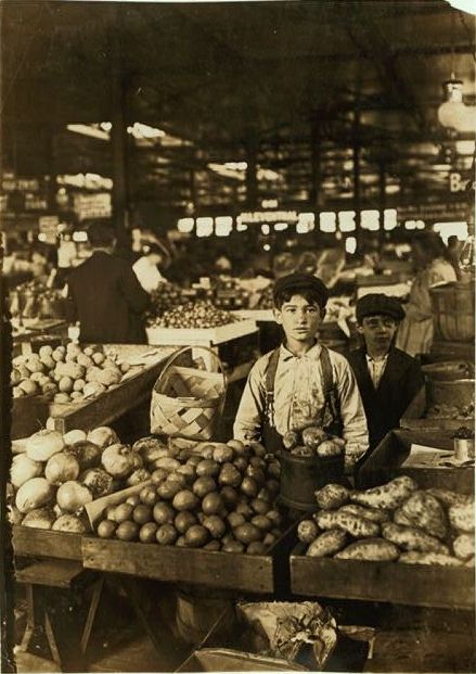 Fruit venders, Indianapolis Market, 1908