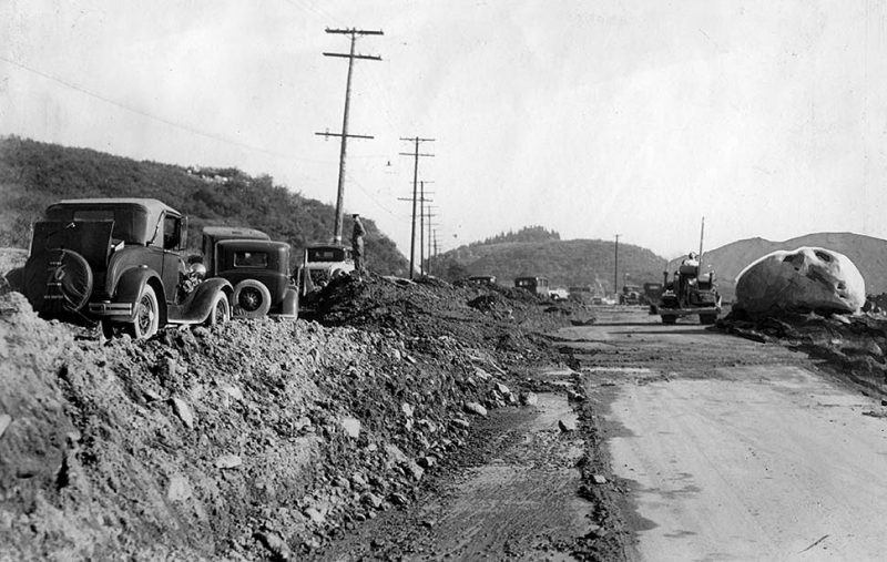 Jan. 3, 1934: Cars parked on the dirt, left, show the depth of debris on roadway being cleared on Foothill Blvd., in Montrose. The boulder on right is fifty feet in circumference. This photo was published in the Jan. 4, 1934 Los Angeles Times.