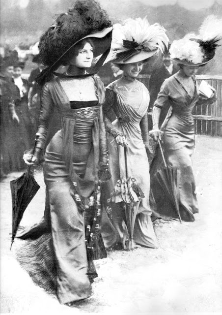 Ladies in Trailing Dresses with Peach Basket Hats (1)