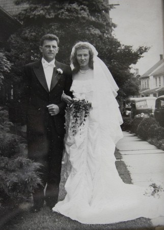 Maj. Claude and Ruth Hensinger on their wedding day in 1947. Photo via South Whitehall Patch.