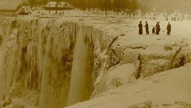 Niagara Falls frozen in 1911