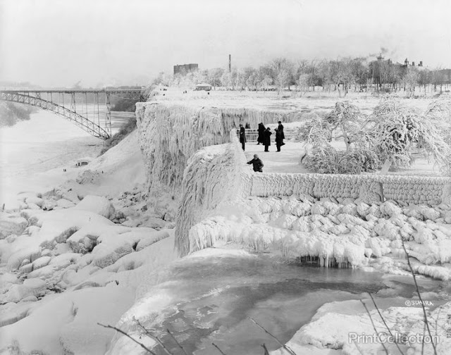 Niagara Falls frozen over, 1933