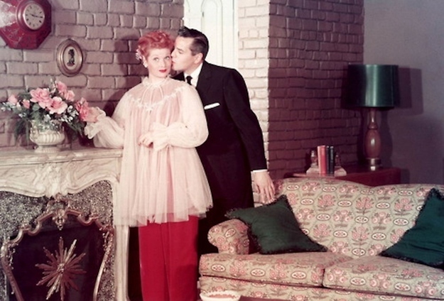 On set photo in the New York apartment set (1952)