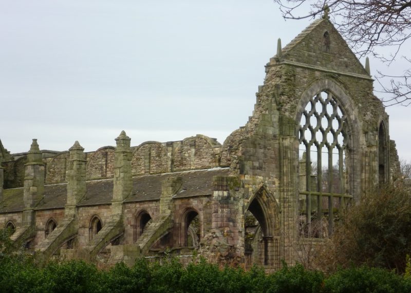 Ruins_of_Holyrood_Abbey,_Edinburgh