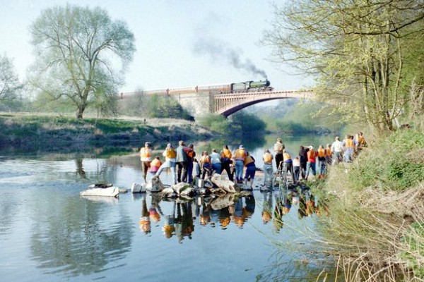 Trainspotters at Victoria Bridge in 1997