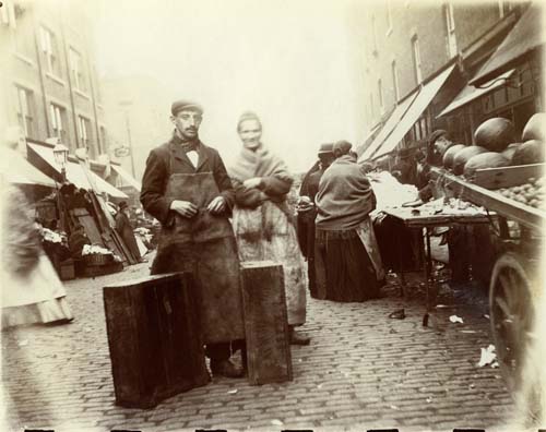 Two traders in a street market in Whitechapel, 1901
