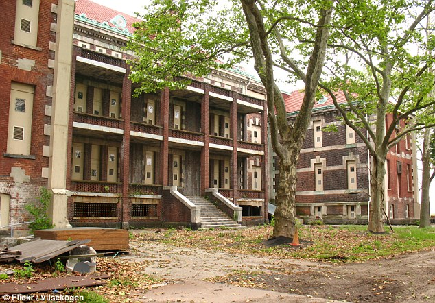 In its peak years, the Ellis Island hospital was one of the biggest health facilities in the U.S 