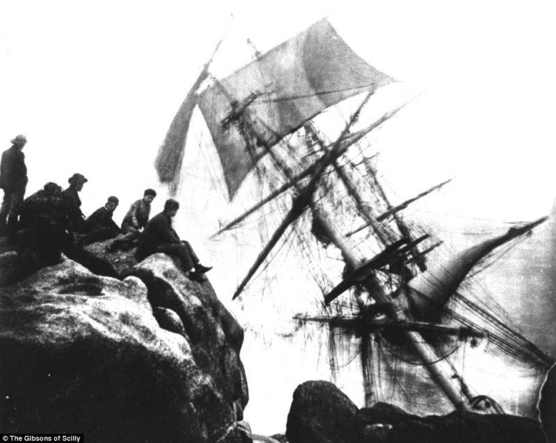The Minnehaha was shipwrecked in 1874 as it travelled from Peru to Dublin, it was carrying guano to be used as fertiliser and struck Peninnis Head rocks when the captain lost his way. The ship sank so quickly that some men were drowned in their berths, ten died in total including the captain. 
