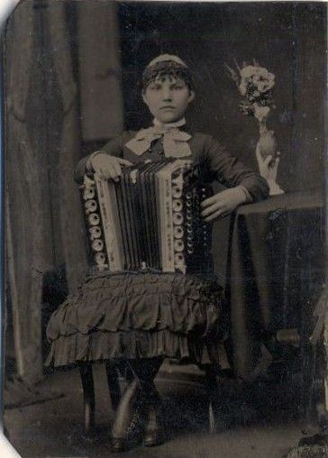 Young woman with her accordion, ca. 1870s