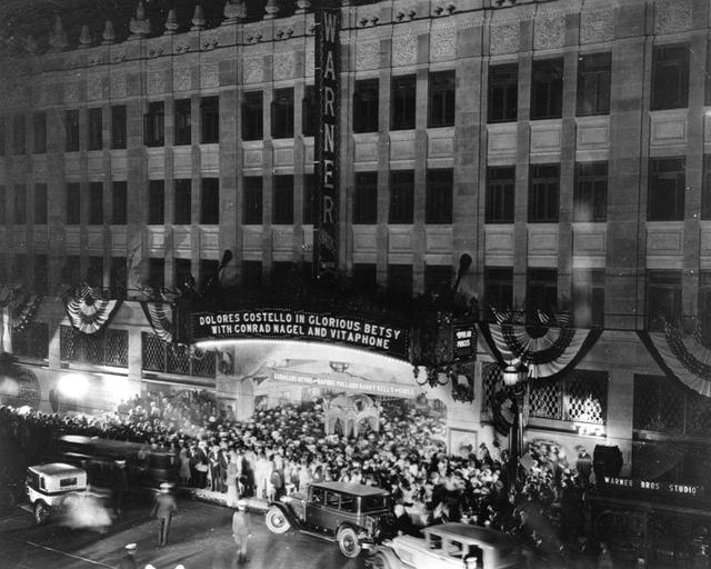 A crowd gathers for a premiere at the Warner Theater on Hollywood & Wilcox