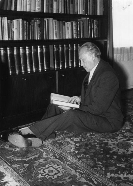 Adenauer-in-1951-reading-in-his-house-in-Rhöndorf-he-built-in-1937.-It-is-now-a-museum. Wikipedia
