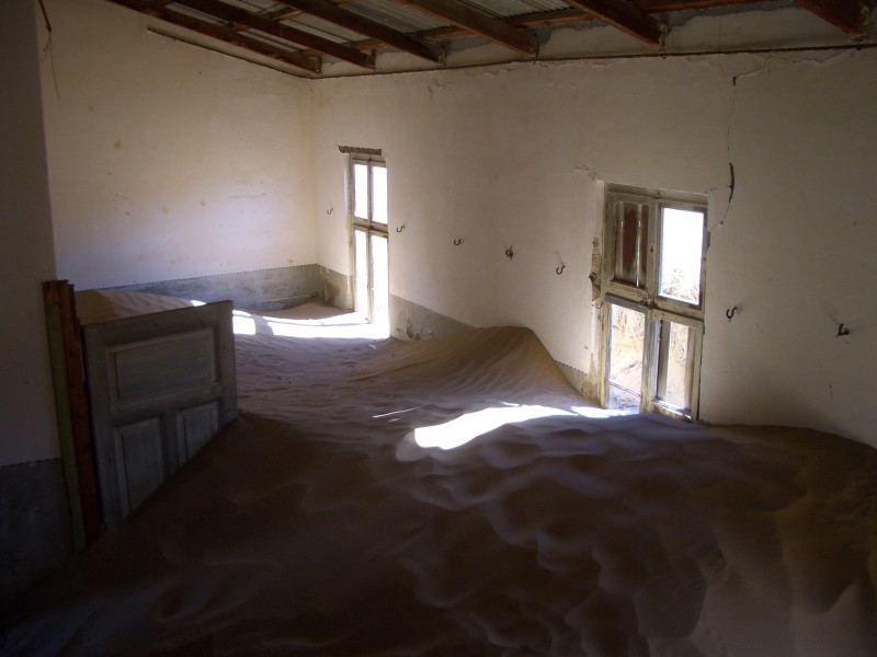 sand-filled house.Wikimedia Commons