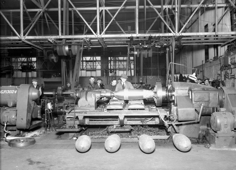 Machining 500 lb bombs at the Elswick Works