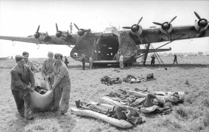 The-Me-323-transporting-wounded-personnel-in-Italy.