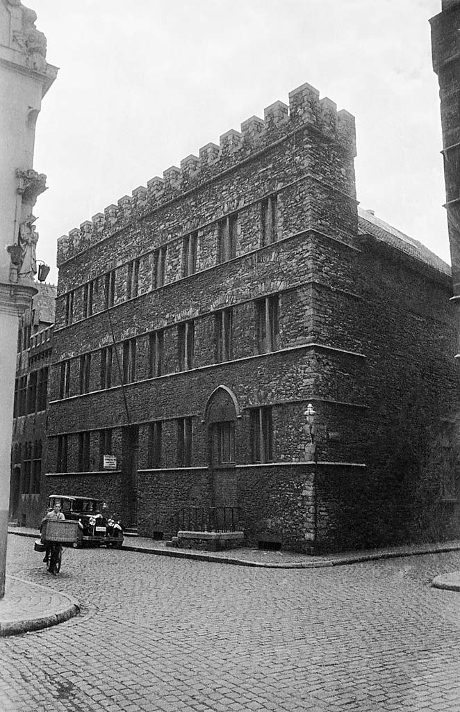 The medieval building _Kleine Sikkel_ (Small Sickle) in 2 Nederpolder street in Ghent. The building from the early 13th century was restorded in 1912 when it got its facade in medieval style