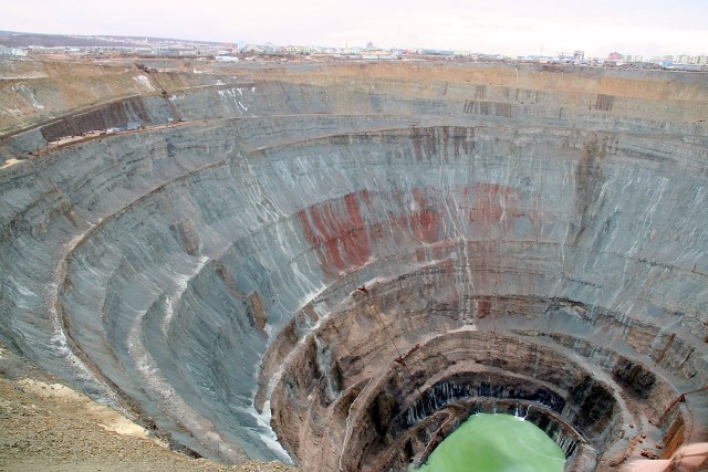 The open pit diamond mine of Mirny in Yakutia. Its depth is 525 meters. Photo by Vladimir CC BY SA 3.0