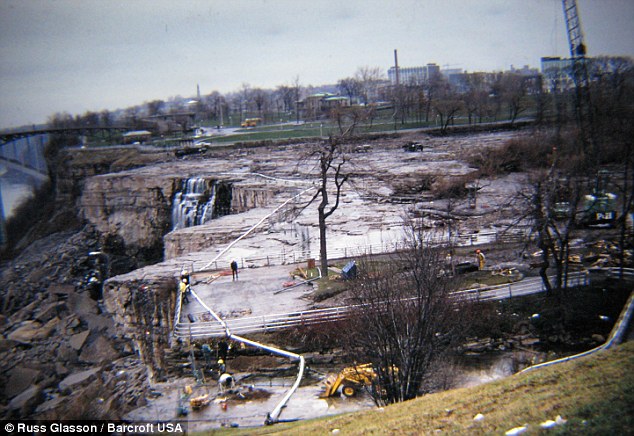 In order to stop the Niagara River running over the American Falls, engineers constructed a dam consisting of 27,800 tons of rock, stopping the water for the first time in 12,000 years 