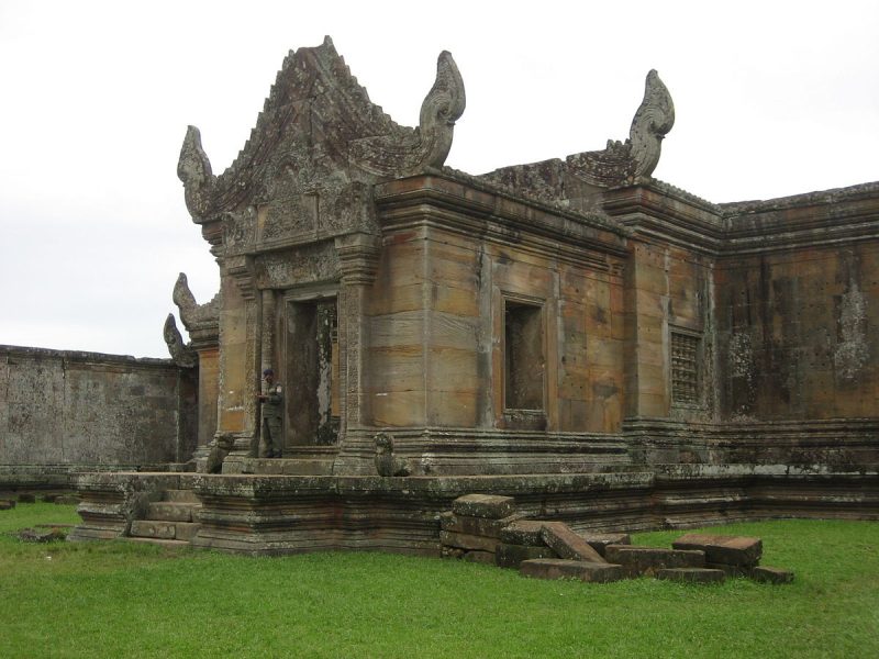 A remarkable masterpiece of Khmer architecture, with a strong influence of Hinduism and Buddhism. source
