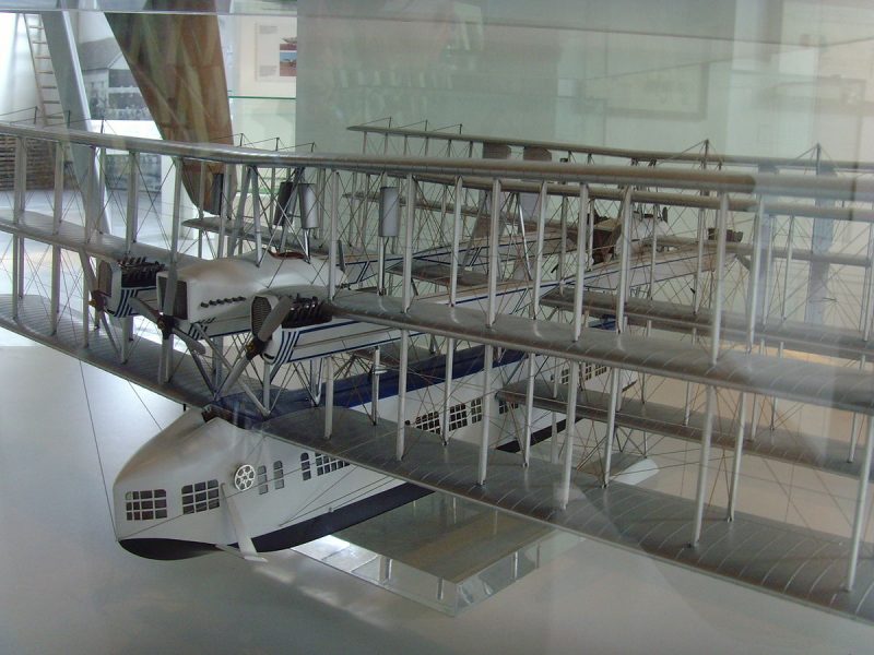 This scale model of the Transaereo, on display at the Volandia aviation museum, shows in a relatively clear way the complex arrangement of the engines and propellers. The open cockpits for pilots (on the top of the fuselage) and for the flight engineers (in the nacelles) are also visible. source