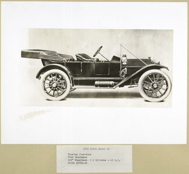 1912 Buick Model 43 – Touring four-door.