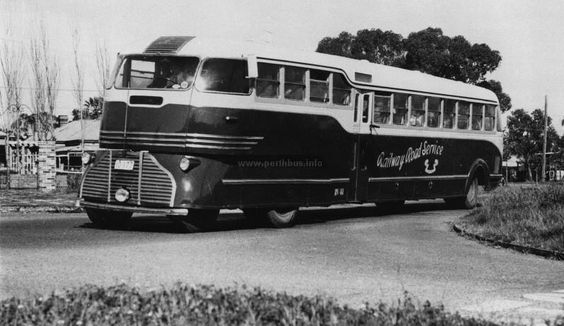 Articulated bus FOWLER landliner for the PENINSULA bus lines, Australia. 1946. source