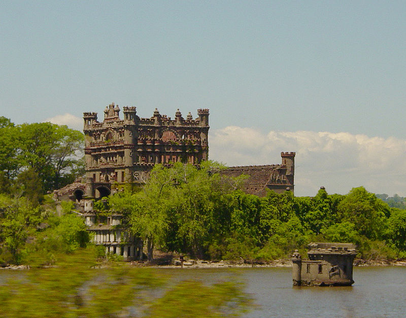 Bannerman's Castle on Pollepel Island from the left bank of the Hudson River Source: