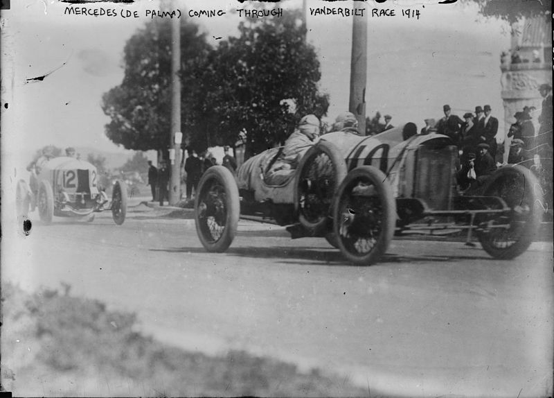 Ralph DePalma (#12) and William Carlson (#10) at the 1914 Vanderbilt Cup race. source