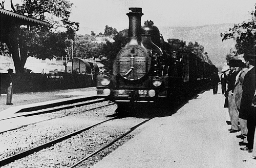 The train moving directly towards the camera was said to have terrified spectators at the first screening, a claim that has been called an urban legend.Source