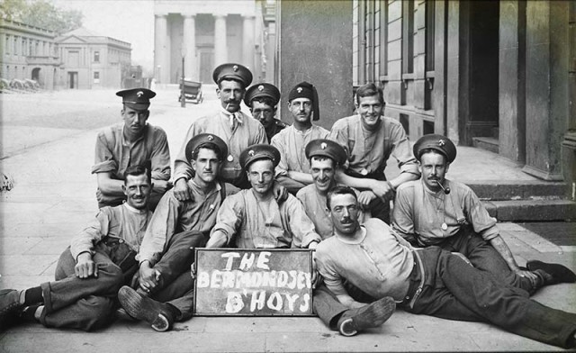 ‘Bermondsey B’hoys’ from the 2nd Grenadier Guards inside their base at Wellington Barracks, c. 1914.