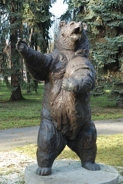 Monument to Wojtek in Park Jordana, Kraków. source