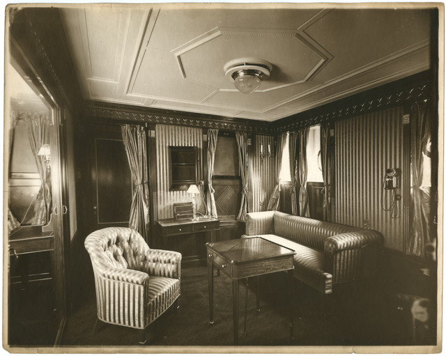 Regal Suite parlour