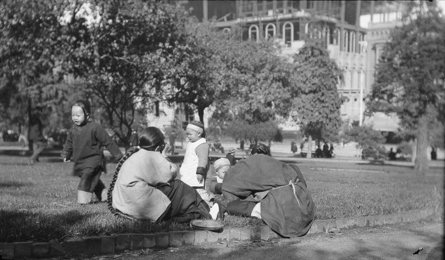 A picnic on Portsmouth Square, Chinatown, San Francisco 1896-1906