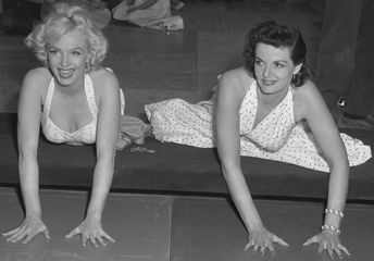 Marilyn Monroe a Jane Russell Source