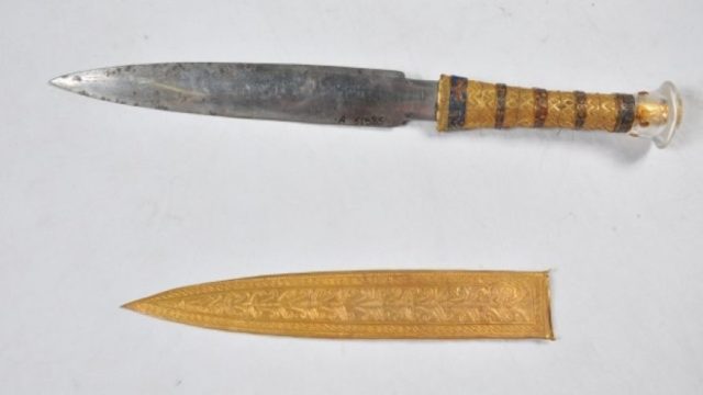 This undated image shows a dagger and sheath found in the tomb of the Egyptian pharaoh Tutankhamun (Daniela Comelli/Polytechnic University of Milan)