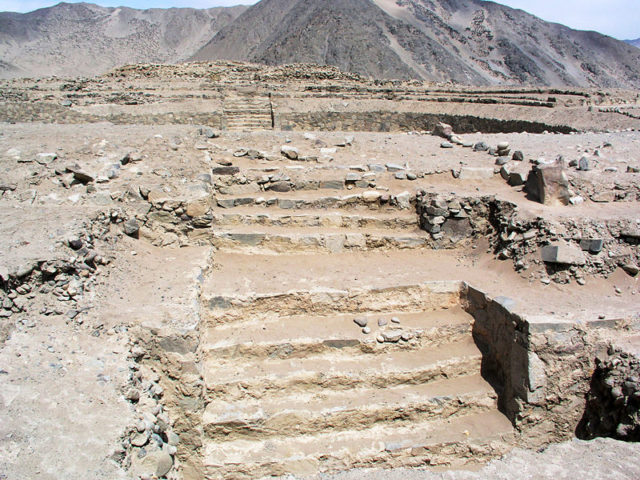 Pirámides en Caral, Valle de Supe, Region Lima, Peru.Source