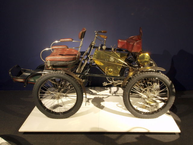 For comparison- A De Dion quadricycle of 1900 at the Louwman museum, Netherlands. Source