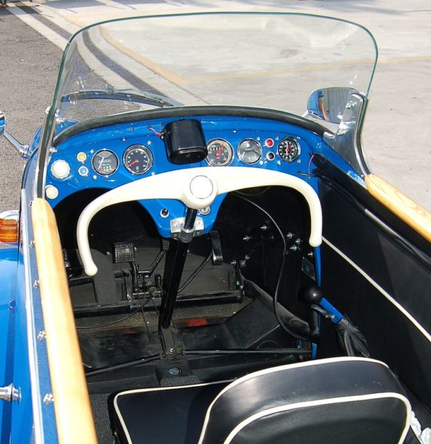 Instruments and controls of a KR201 Roadster .Source