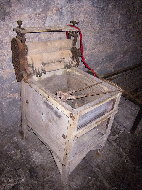 Mangle used for torturing hands Author:T homas Quine CC BY-SA 2.0