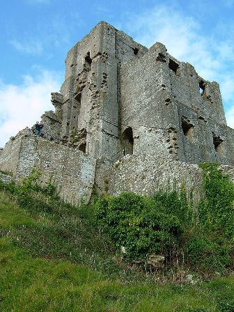 Corfe Castle. Wikipedia/Public Domain