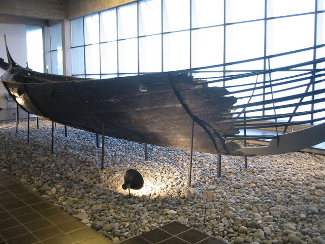 A longship at the Viking Ship Museum in Roskilde Source:CC BY-SA 3.0, https://commons.wikimedia.org/w/index.php?curid=205665
