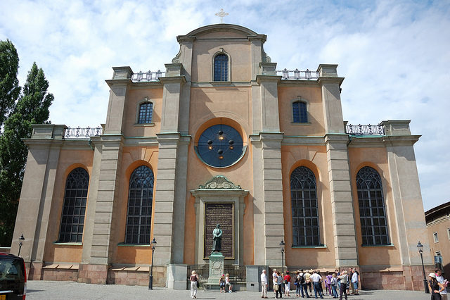 Back of the church, which faces the Royal Palace. Source