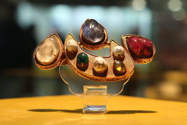 Chinese Xin shaped jewelry from Ming tombs