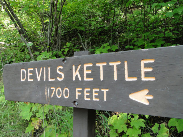 Devil's Kettle Falls Trail. Source JJandames/Flickr