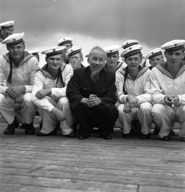 Ho Chi Minh with East German sailors in Stralsund harbour, 1957 . By Bundesarchiv, Bild 183-48579-0009 / CC-BY-SA 3.0, CC BY-SA 3.0 de, https://commons.wikimedia.org/w/index.php?curid=5354224