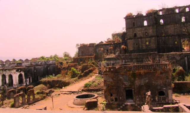 Inside the fort. By Atmabhola/CC BY-SA 3.0