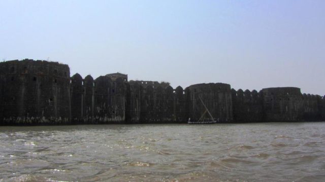 Janjira from outside. By Atmabhola/CC BY-SA 3.0